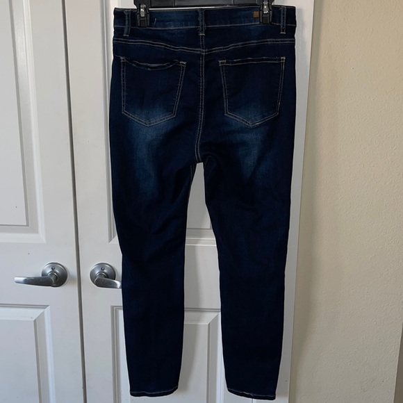 JEANS - Picture 2 of 2